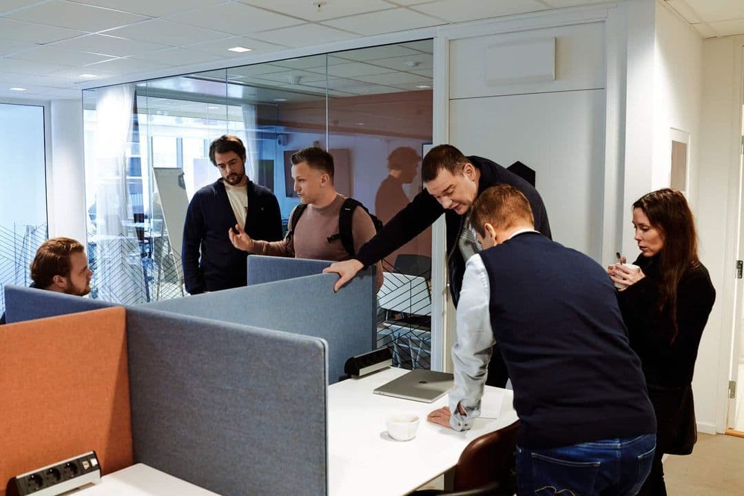 Sigve Pettersen i arbeid sammen med Fremby-teamet